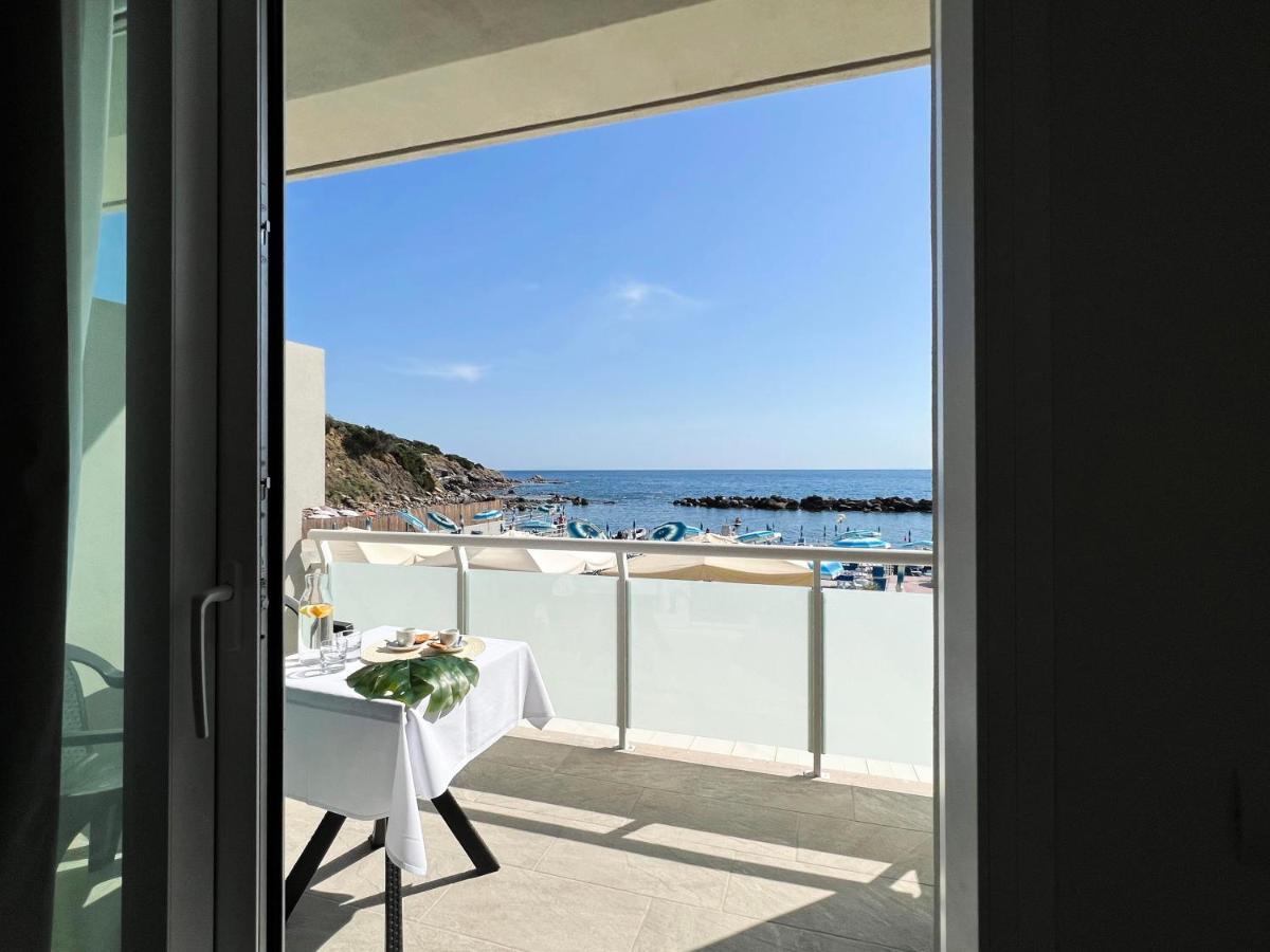 Triple Room Sea View Beach Access,1380916043:JPEG